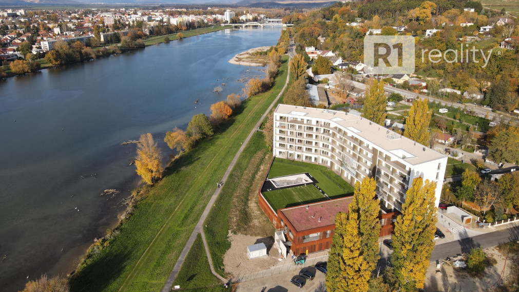 Lukratívny 1 izb. apartmán s predzáhradkou, A4 BlueWave Riverside Piešťany